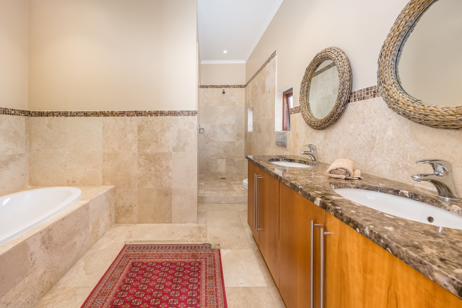 5 Bedroom Property for Sale in Klein Zevenwacht Western Cape